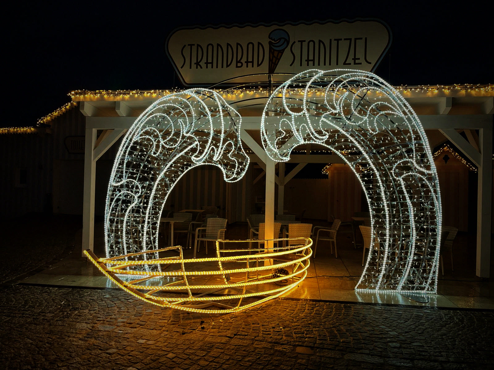 Eis-Greissler Strandbad Stanitzel — summer ice cream brand reborn as winter light park entrance